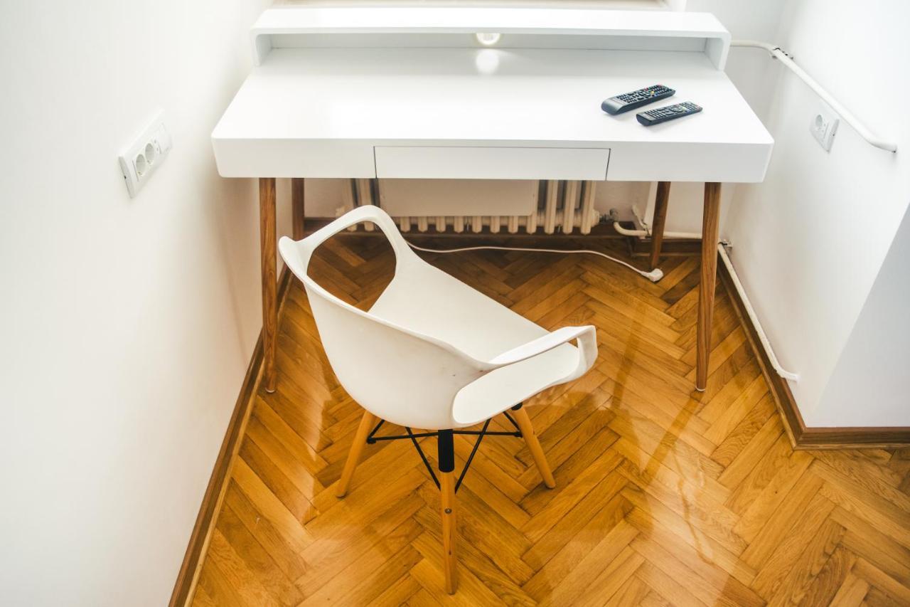 Aparment Theatre Apartment Nis Bagian luar foto
