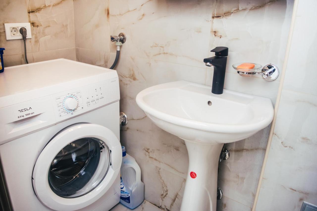 Aparment Theatre Apartment Nis Bagian luar foto