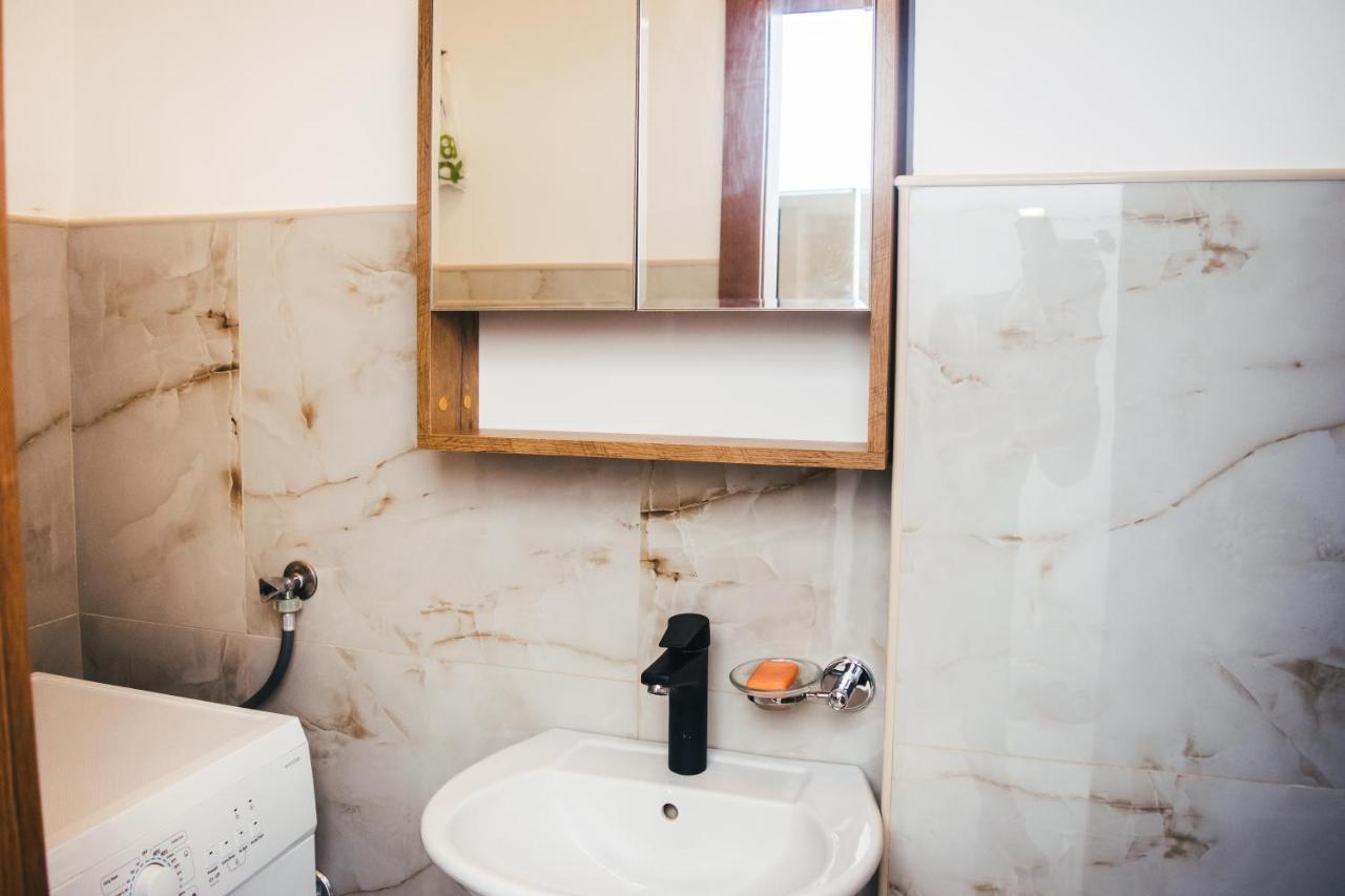 Aparment Theatre Apartment Nis Bagian luar foto