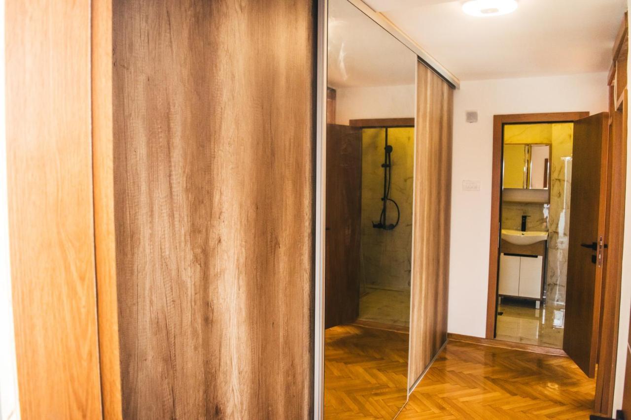 Aparment Theatre Apartment Nis Bagian luar foto