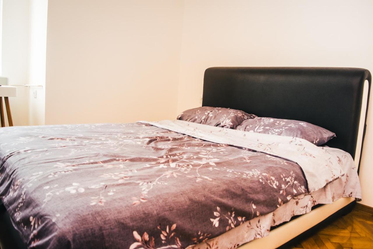 Aparment Theatre Apartment Nis Bagian luar foto
