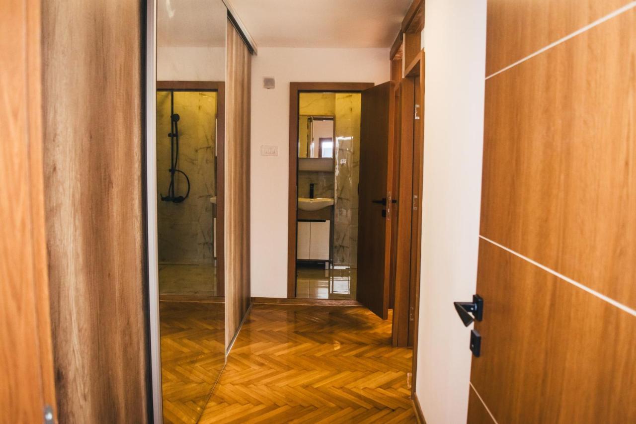 Aparment Theatre Apartment Nis Bagian luar foto
