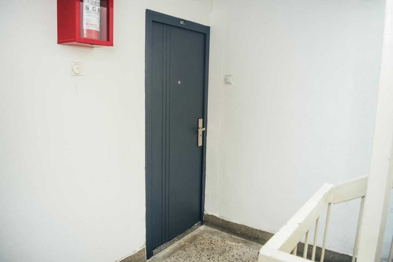 Aparment Theatre Apartment Nis Bagian luar foto